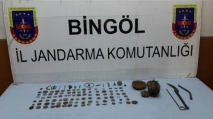 Tarihi Eser Ka&ccedil;ak&ccedil;ılarını Jandarma Yakaladı