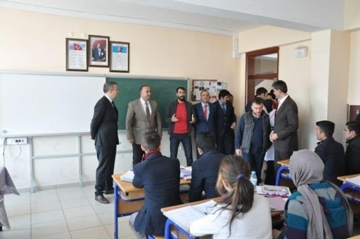Patnos&rsquo;ta 7 Bin &Ouml;ğrenciye Giysi Yardımı