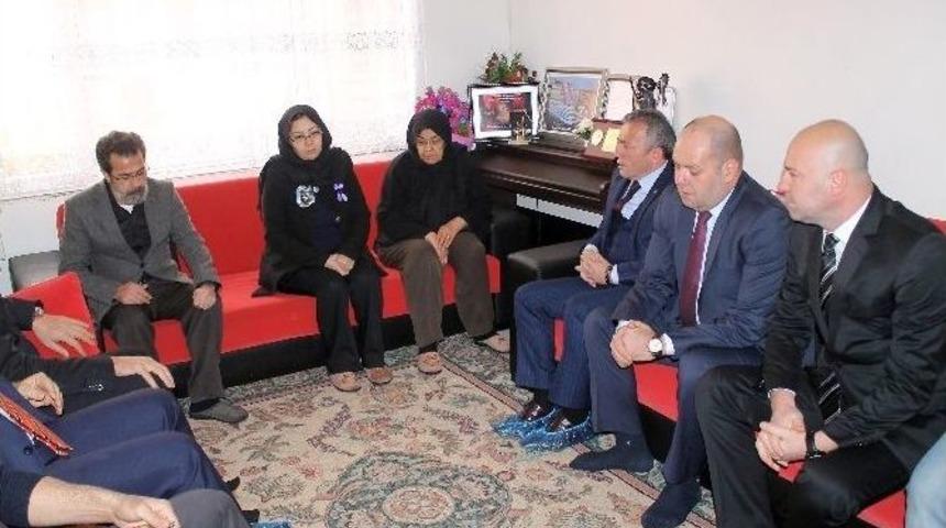 Trabzonspor Y&ouml;netiminden &Ouml;zgecan Aslan&rsquo;ın Ailesine Taziye Ziyareti