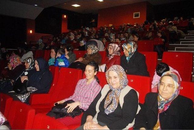 Belediyenin Sinema Etkinliğine Bayanlardan Yoğun İlgi