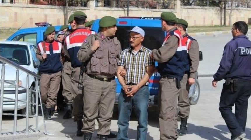 K&ouml;y Muhtarı Ve Ağabeyini &Ouml;ld&uuml;ren Zanlı Tutuklandı