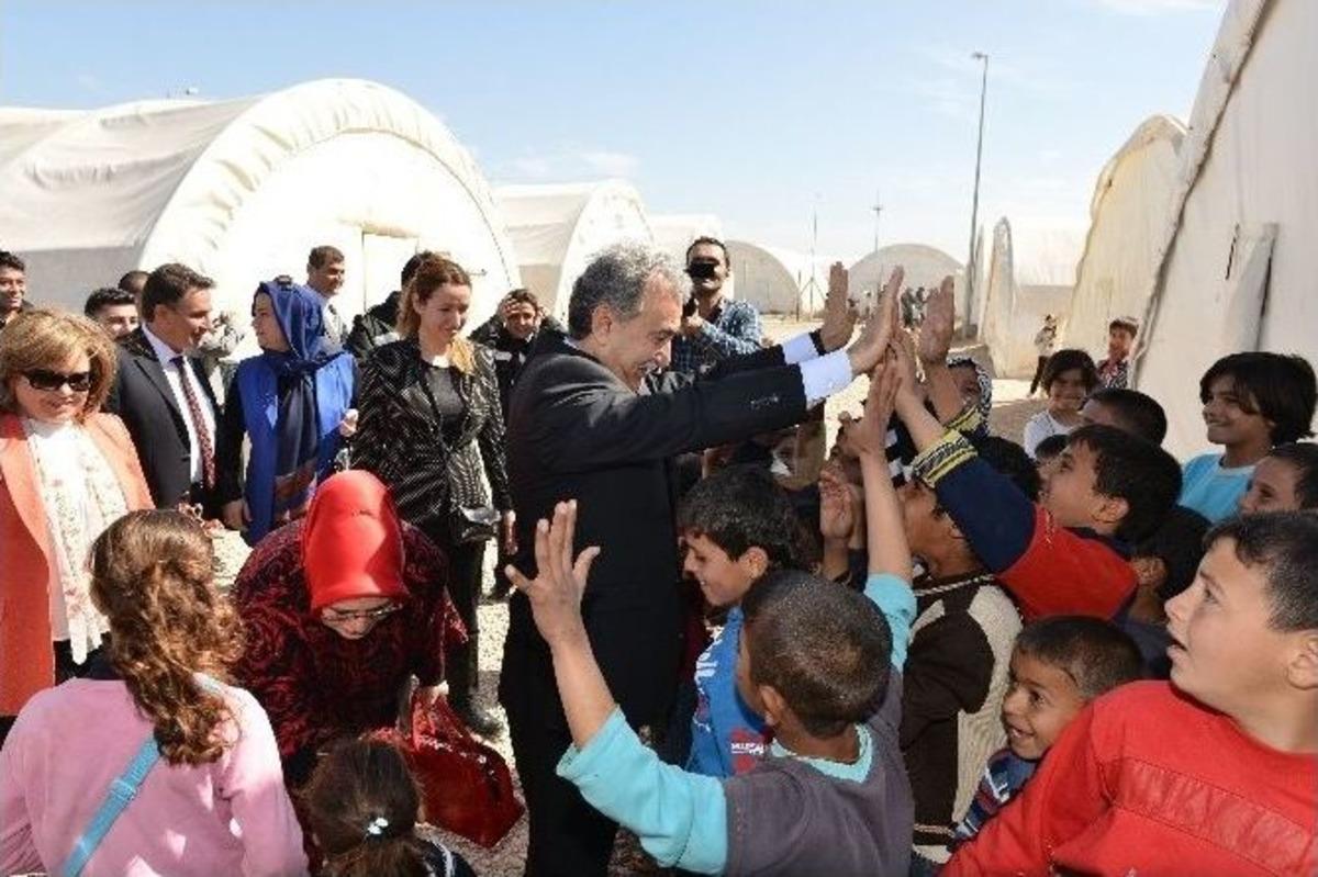 Vali B&uuml;y&uuml;k, Eşiyle Birlikte Suriyeli M&uuml;ltecilerin Kadınlar G&uuml;n&uuml;n&uuml; Kutladı