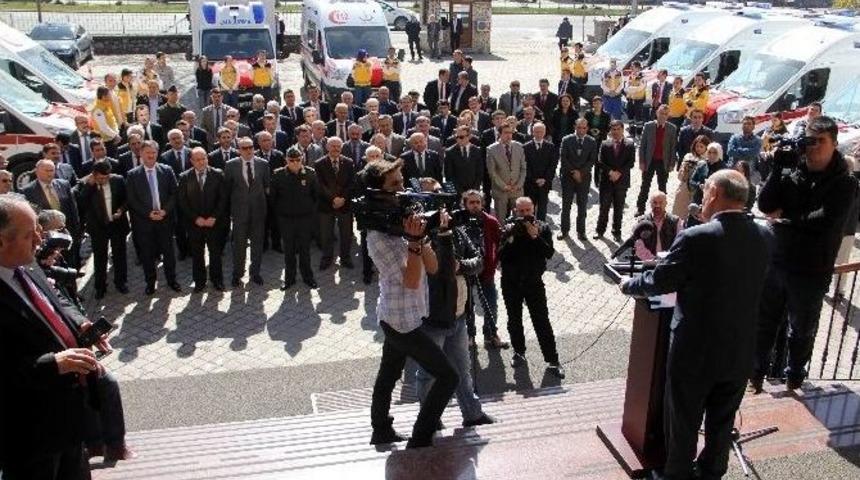 Acil Hizmetlerde Kullanılmak İ&ccedil;in 8 Ambulansın Teslimi Yapıldı