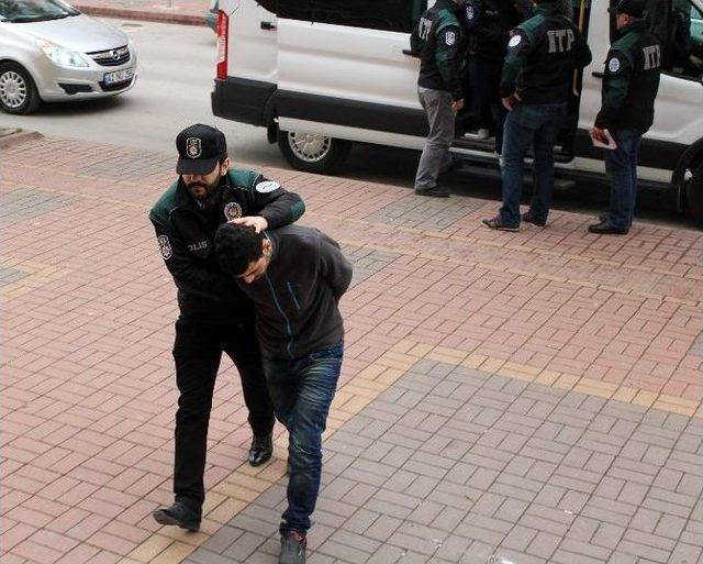 Üç İlde Eş Zamanlı Uyuşturucu Operasyonu: 5 Gözaltı