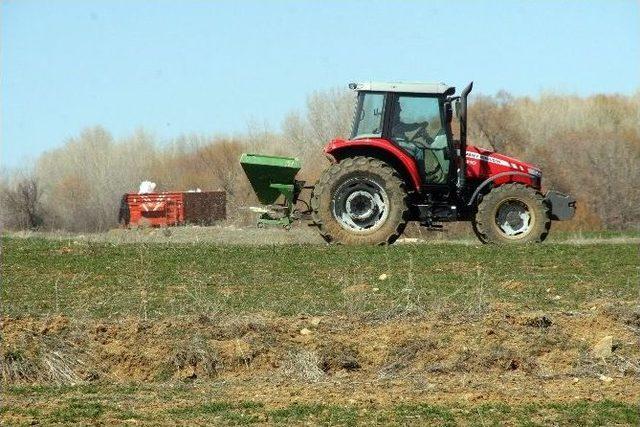 Yozgat’ta Çiftçiler Ekinlerini Gübreleme Çalışmalarına Başladı