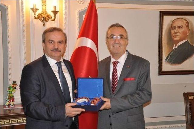 Dtso Yönetimi İstanbul Valisi Vasip Şahin’i Ziyaret Etti