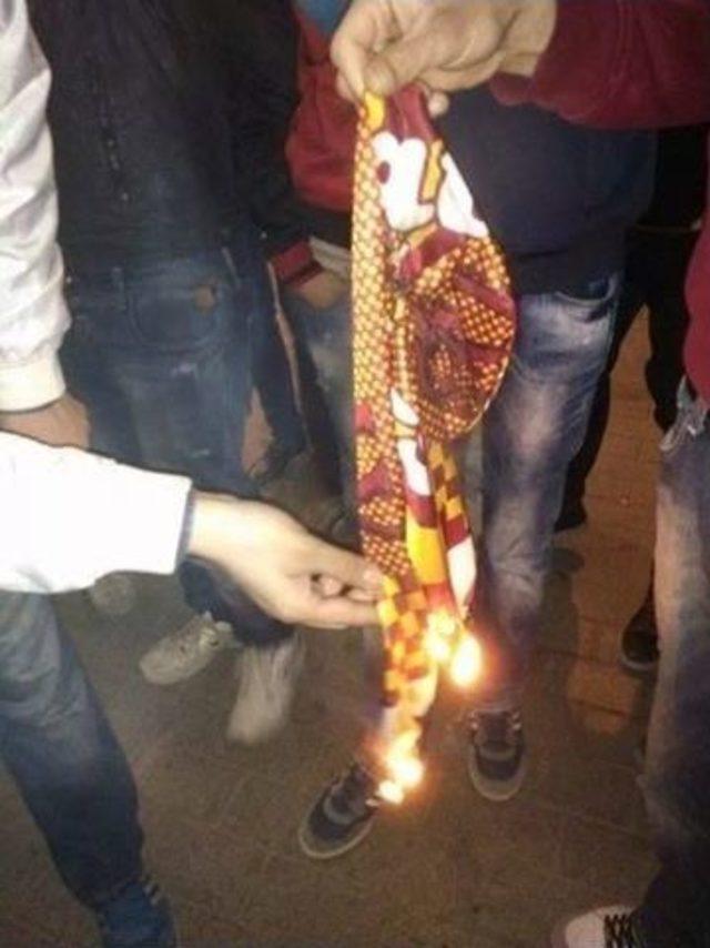 Üzerindeki Galatasaray Formasını Çıkarttılar