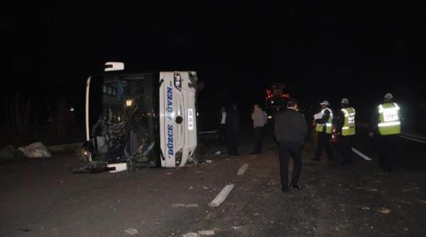 Aydın'da Otob&uuml;s Devrildi: 15 Yaralı