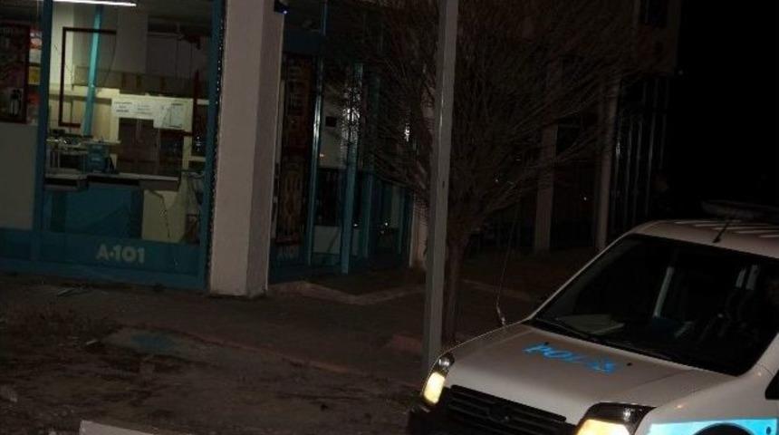Marketin Camını Kırıp Televizyon &Ccedil;aldılar