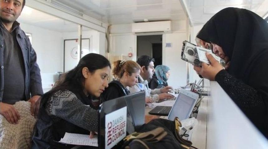 Suriyeli Ailelere Yardım Kartları Dağıtıldı