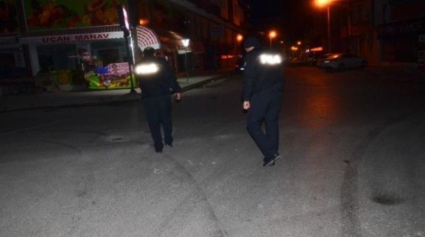 Pati &Ccedil;eken Otomobil İş Yerine &Ccedil;arptı