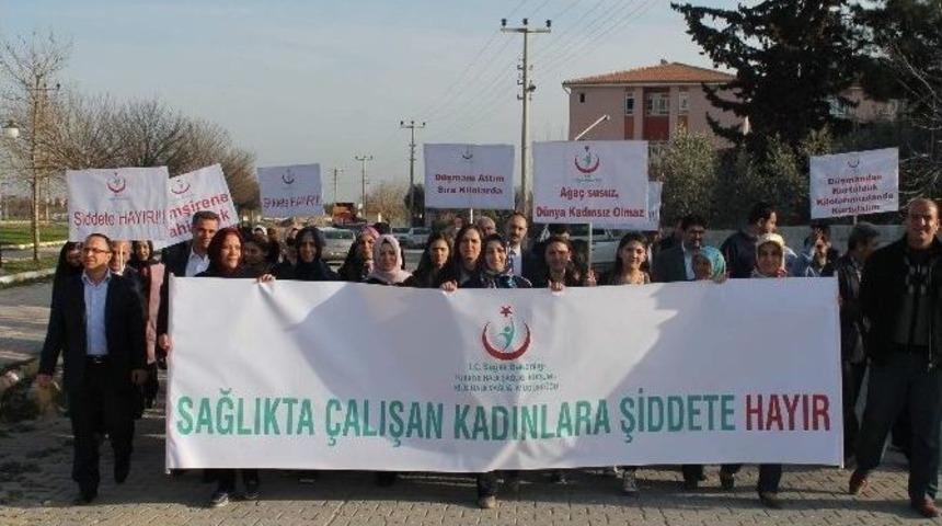 Sağlıkta &Ccedil;alışan Kadınlara Şiddete Hayır Y&uuml;r&uuml;y&uuml;ş&uuml; Yaptı