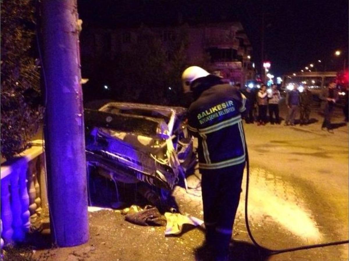 Kazada Otomobil İkiye B&ouml;l&uuml;nd&uuml;