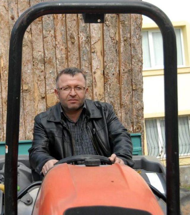 Belediye 'kaldır' Deyince Mescidi Traktörün Römorkuna Koydu