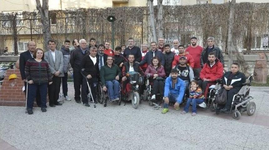 Tekerlekli Sandalye Basketbol Takımları Bir Arada