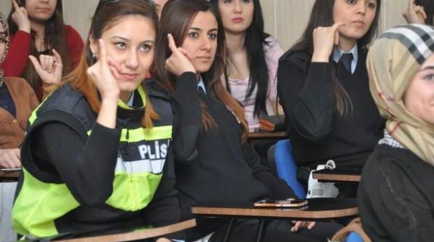 Trafik Polisleri, 'işaret Dili' Kursunda