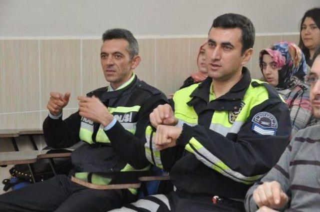 Trafik Polisleri,  işaret Dili  Kursunda 2