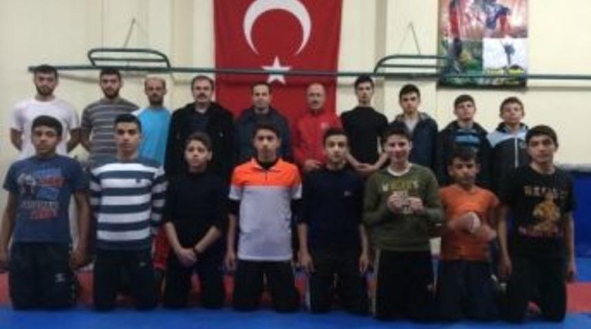 Suriyeli Gen&ccedil;lere Wushu Kursu