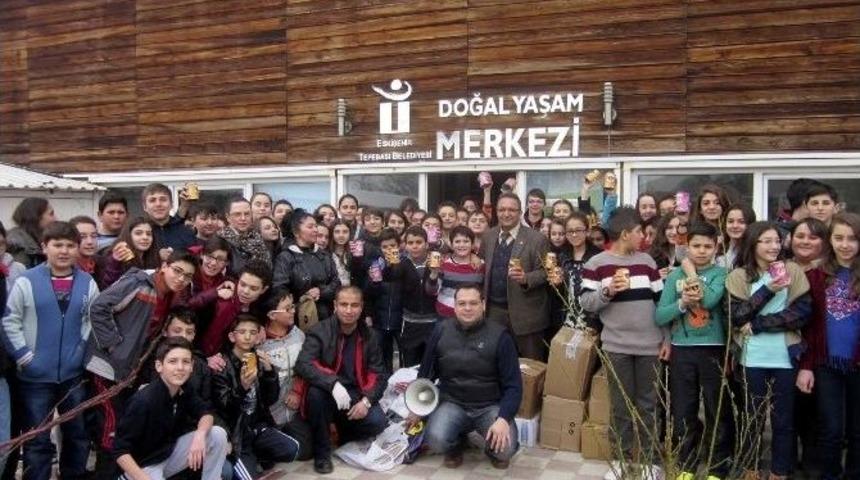 Har&ccedil;lıklarıyla Barınak Hayvanları İ&ccedil;in Mama Aldılar