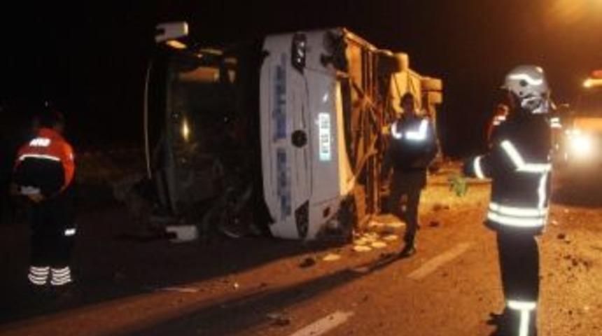 Otob&uuml;s Kazasında Yaralıların Tedavisine Devam Ediliyor