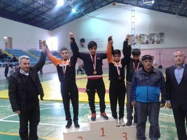 Kurtuluş İ&ccedil;in G&uuml;reştiler 1