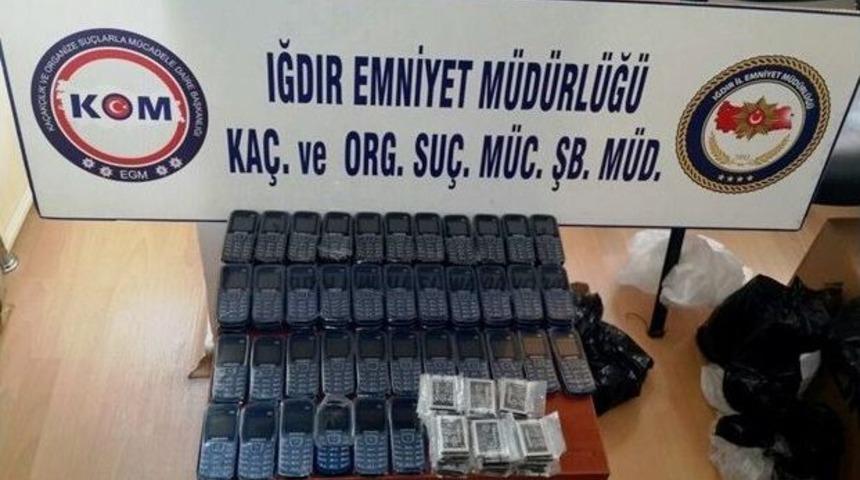 Iğdır&rsquo;da G&uuml;mr&uuml;k Ka&ccedil;ağı 61 Cep Telefonu Ele Ge&ccedil;irildi