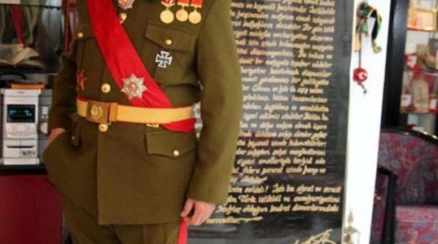 Hollanda'daki Evini &Ccedil;anakkale M&uuml;zesi Haline Getirdi