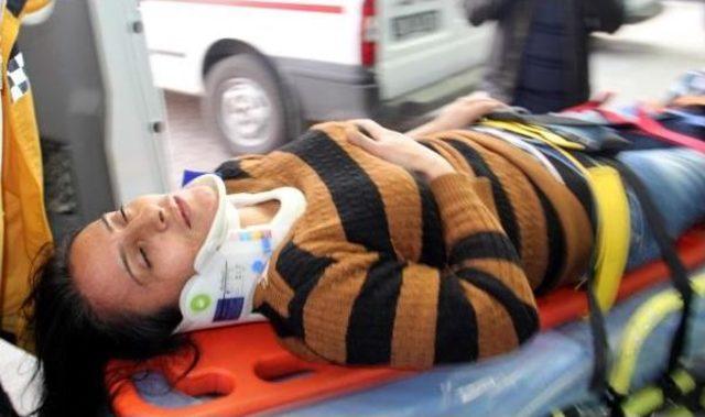 Hamile Kadını Taşıyan Ambulans Kaza Yaptı: 3 Yaralı
