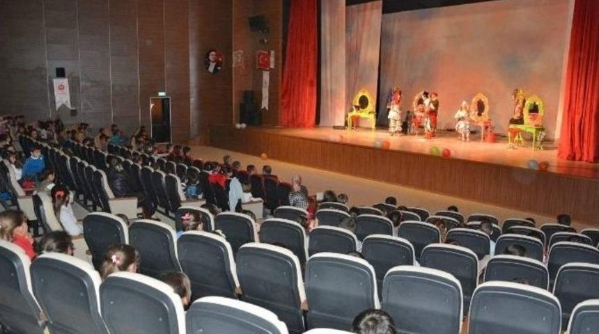 &ldquo;hır&ccedil;ın Kız&rdquo; Adıyaman&rsquo;da Sahnelendi