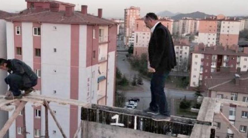 Tehlikeli Pozu Paylaştı