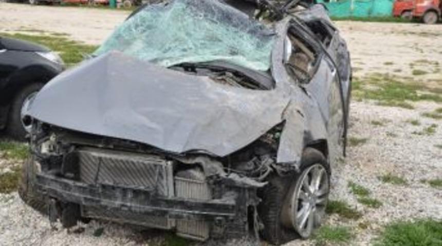 Otomobil Takla Attı: 1 &Ouml;l&uuml;, 1 Yaralı