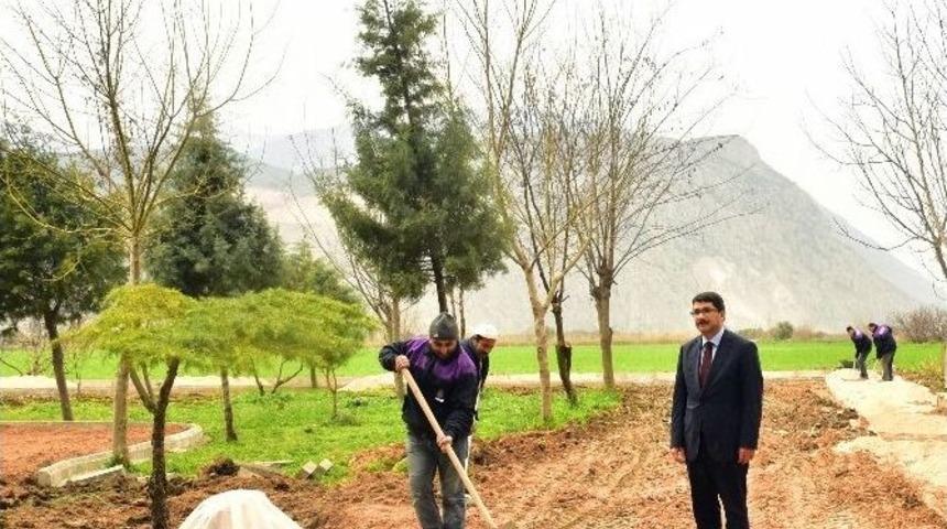 Başkan &Ccedil;elik&rsquo;ten &Ouml;zgecan Aslan Parkı&rsquo;nda İnceleme