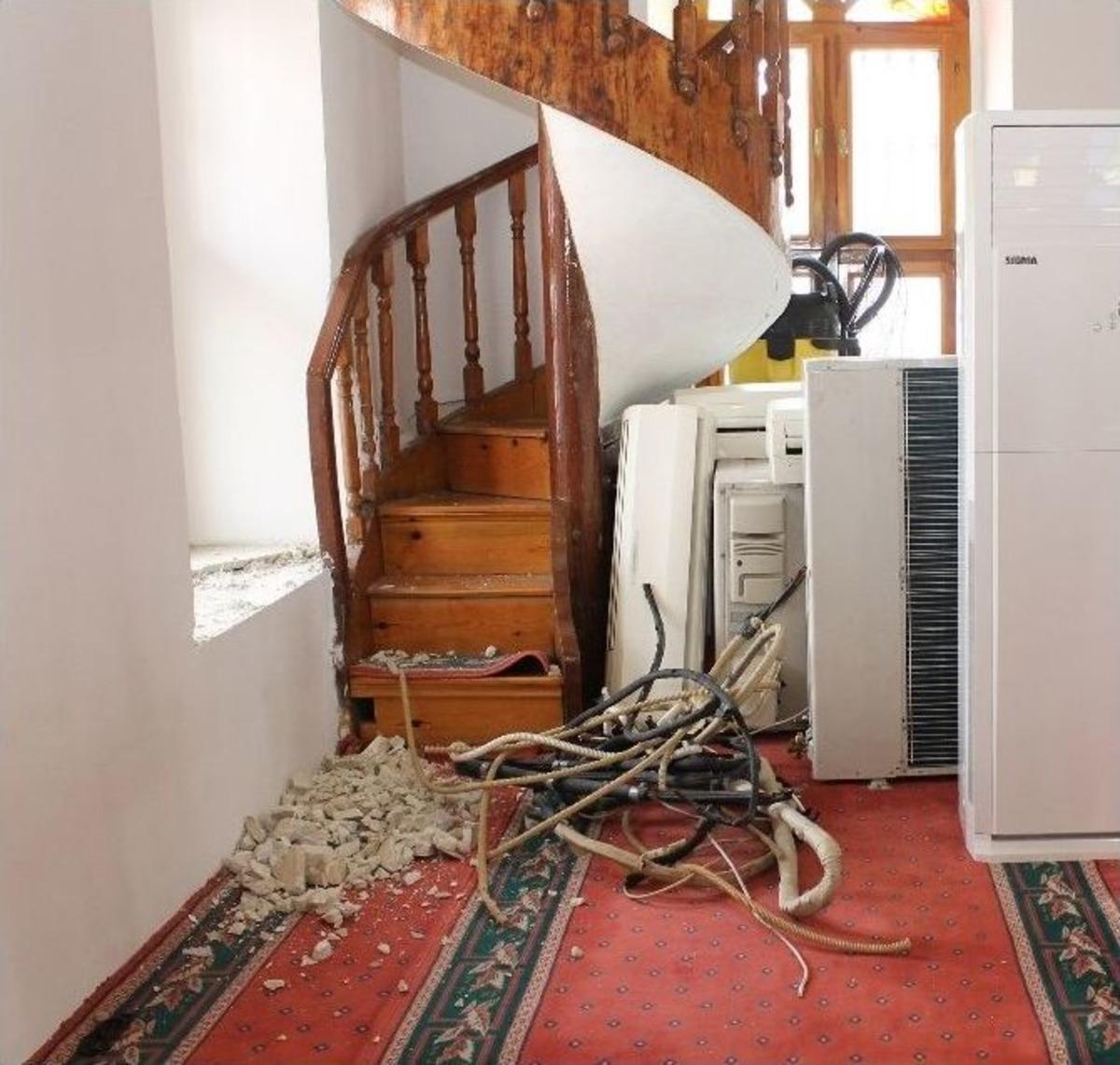 Cami İmamına Klima Dayağı