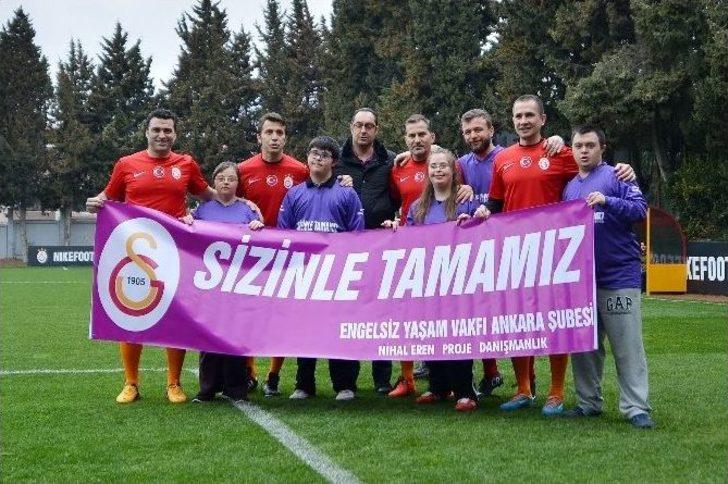 Galatasaraylı Eski Futbolculardan Anlamlı Destek G1
