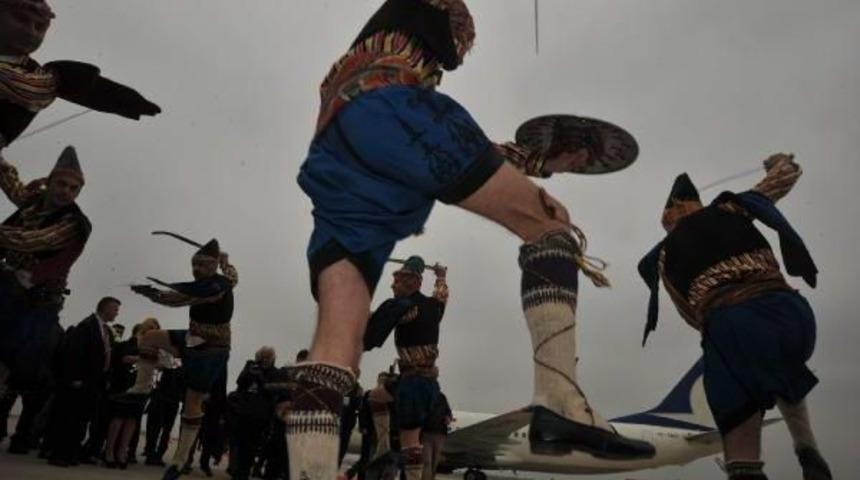 Arın&ccedil;: Thy&rsquo;Nin Ikramlarından Almak I&ccedil;in U&ccedil;ağa Binen Var