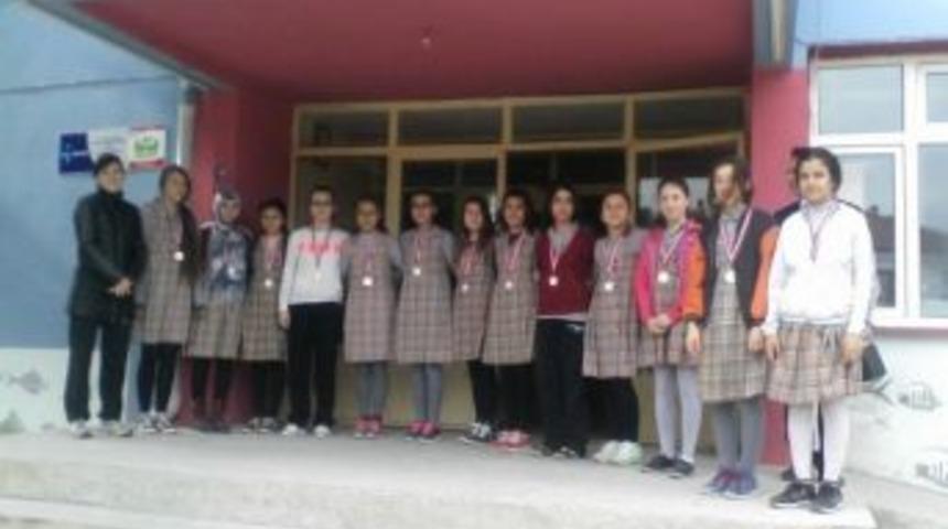 Burhaniye&rsquo;de K&ouml;y Okulunun Başarılı Sporcuları