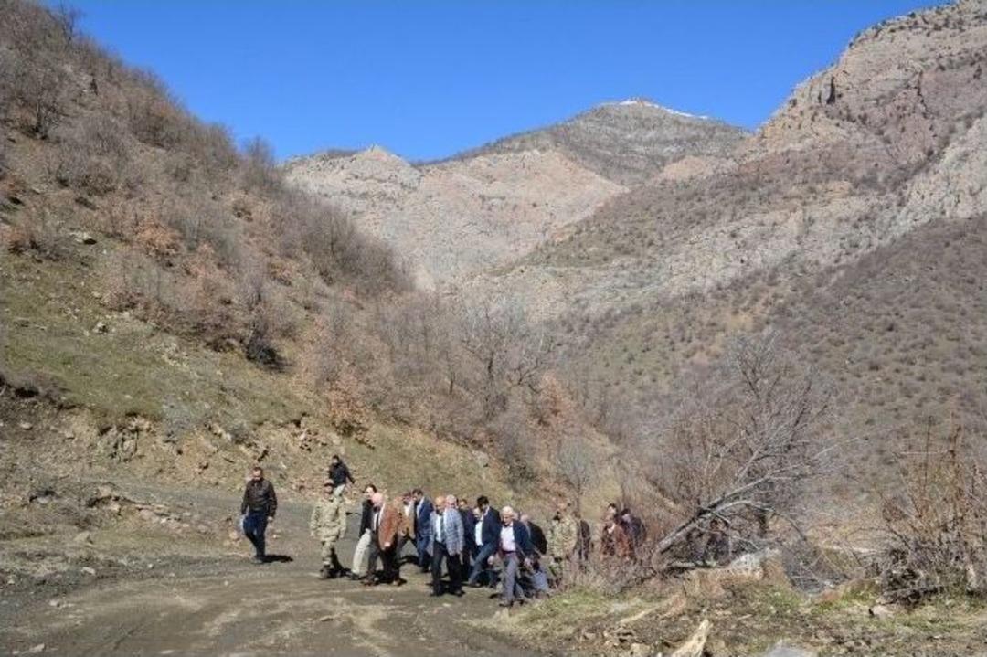 Vali &Ouml;zt&uuml;rk Tatvan&rsquo;da Temaslarda Bulundu