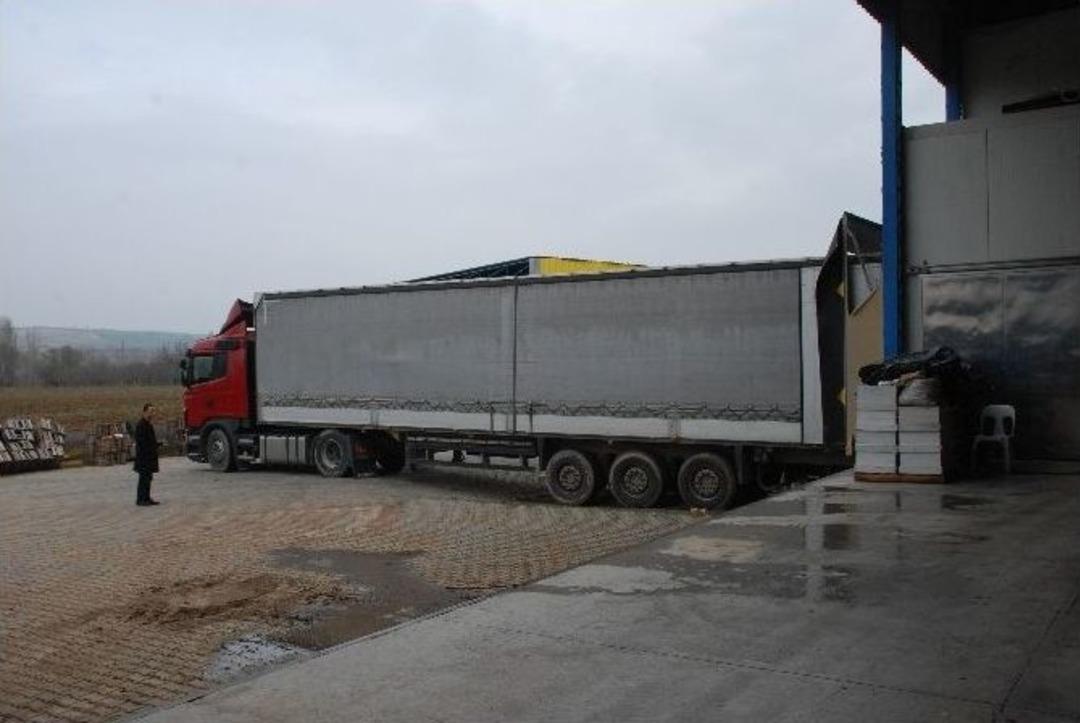 Suriyeli Sığınmacılara Bayrami&ccedil;&rsquo;ten 40 Ton Elma Yardımı