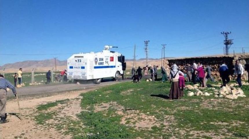 Nusaybin'de Iki K&ouml;y Arasındaki Arazi S&uuml;r&uuml;l&uuml;nce Olay &Ccedil;ıktı