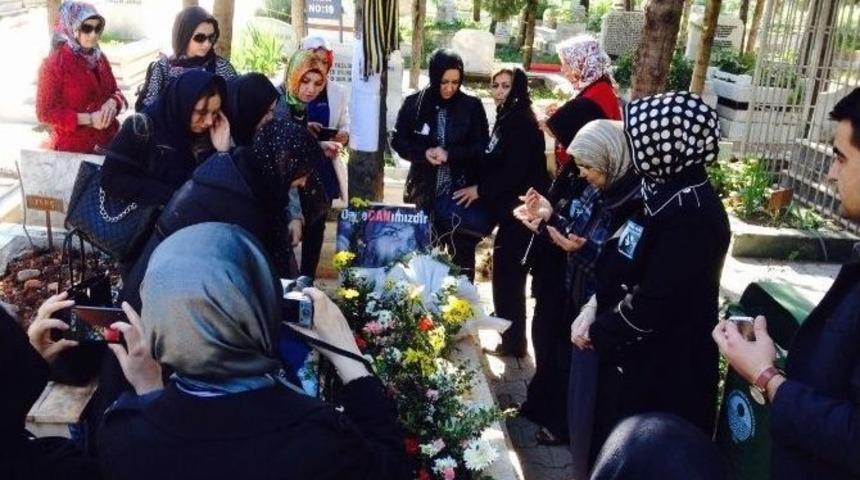 Ak Parti&rsquo;li Kadınlar &Ouml;zgecan&rsquo;ın Ailesini Ziyaret Etti