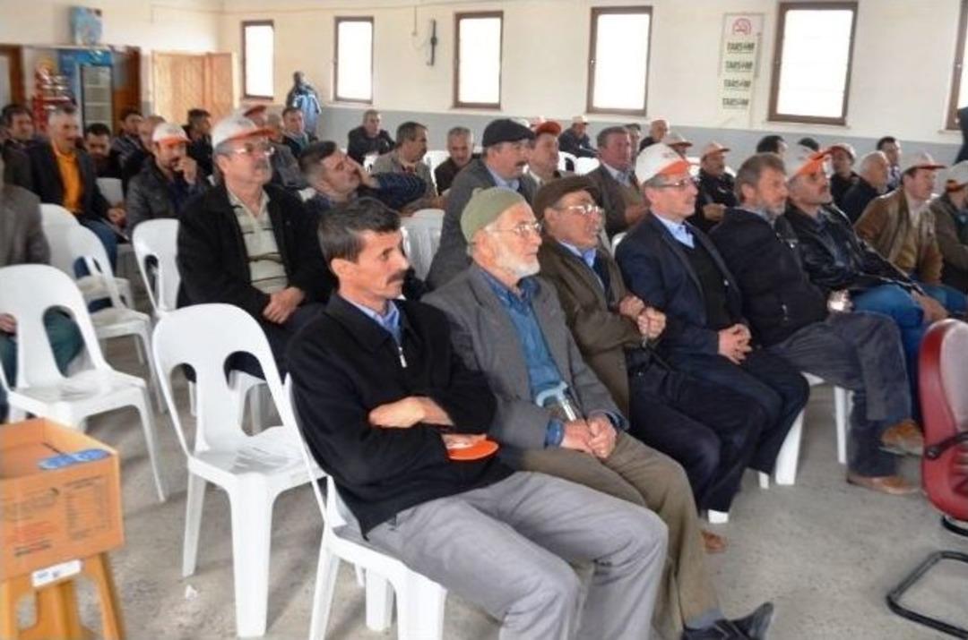 Taraklı &lsquo;da &Ccedil;ift&ccedil;ilere G&uuml;bre, İla&ccedil; Ve Yem Kullanımı Hakkında Bilgilendirme Yapıldı