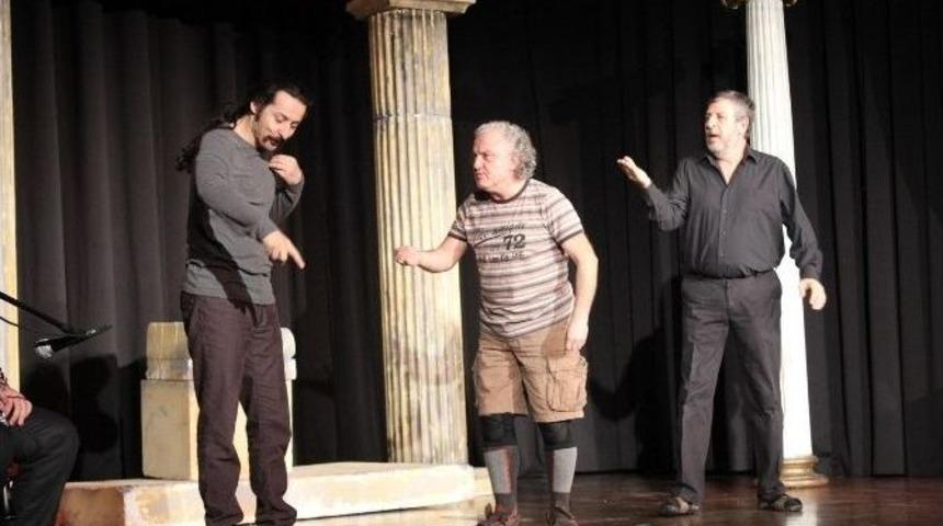 Kadın İsterse Urla&rsquo;da Sahnelendi