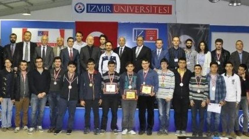 İzmir&rsquo;de Bilgisayar Olimpiyatı Şampiyonları Belli Oldu