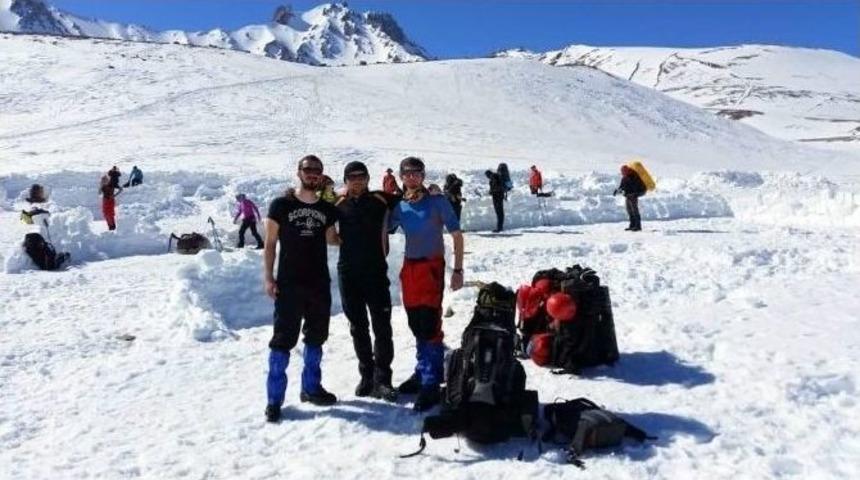 Akut&rsquo;tan Erciyes&rsquo;in Zirvelerinde Kış Dağcılığı Eğitimi