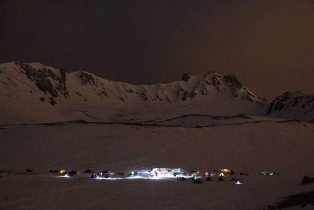 Akut&rsquo;tan Erciyes&rsquo;in Zirvelerinde Kış Dağcılığı Eğitimi 1