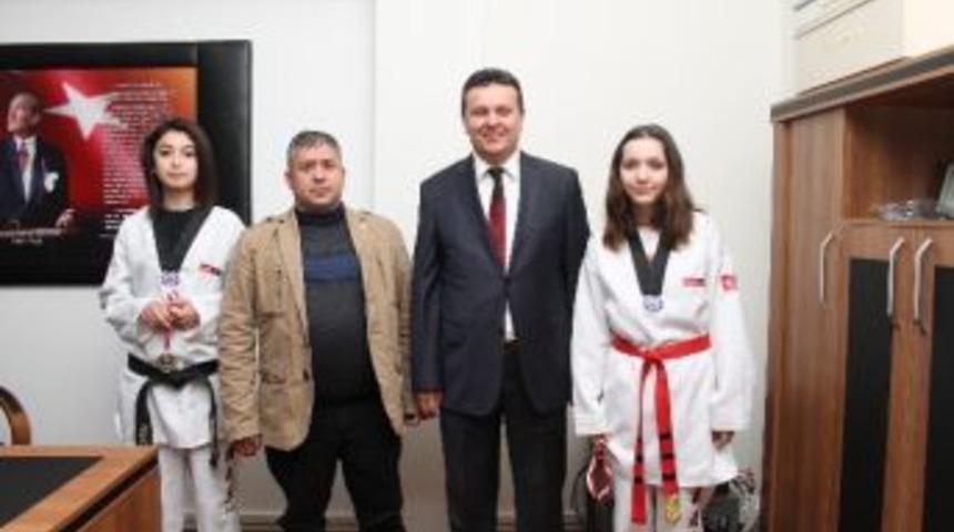 &Uuml;nye&rsquo;ye Birincilikle D&ouml;nd&uuml;ler