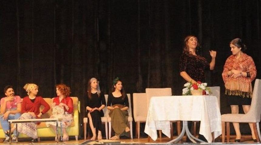 &Uuml;niversitelilerden Kadınlar G&uuml;n&uuml; Etkinliği