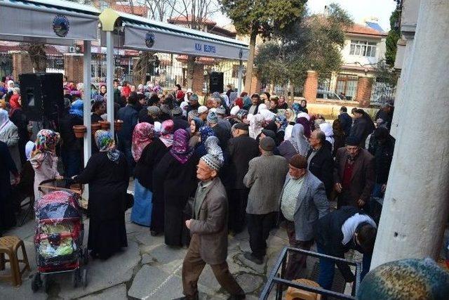 Kula’da 50 Kişilik Umre Kafilesi Dualarla Uğurlandı