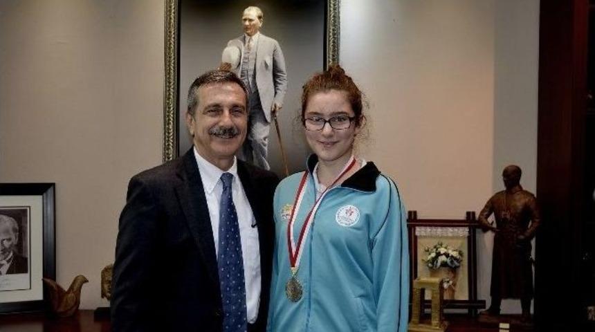 T&uuml;rkiye Se&ccedil;meleri &Ouml;ncesi Başarılı Sporcudan Başkan Ata&ccedil;&rsquo;a Teşekk&uuml;r Ziyareti