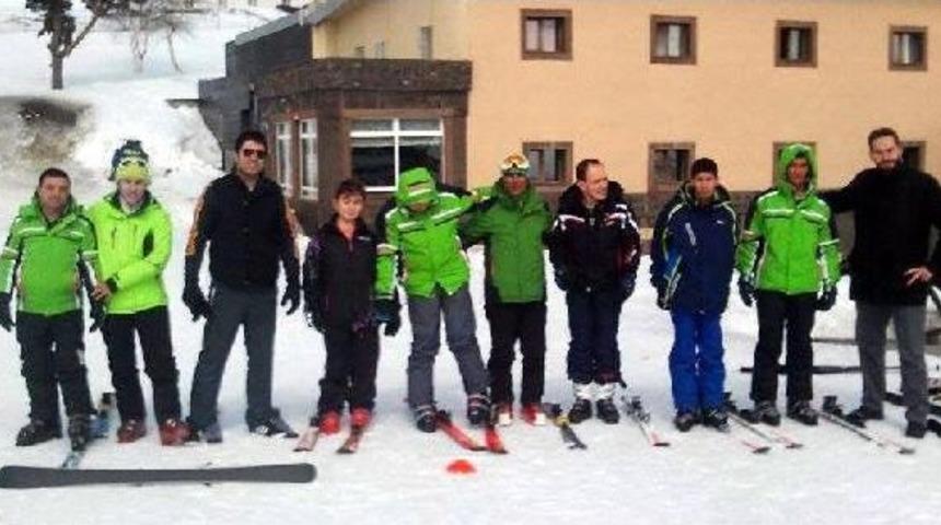 Zihinsel Engelli &Ccedil;ocuklara Kayak Eğitimi